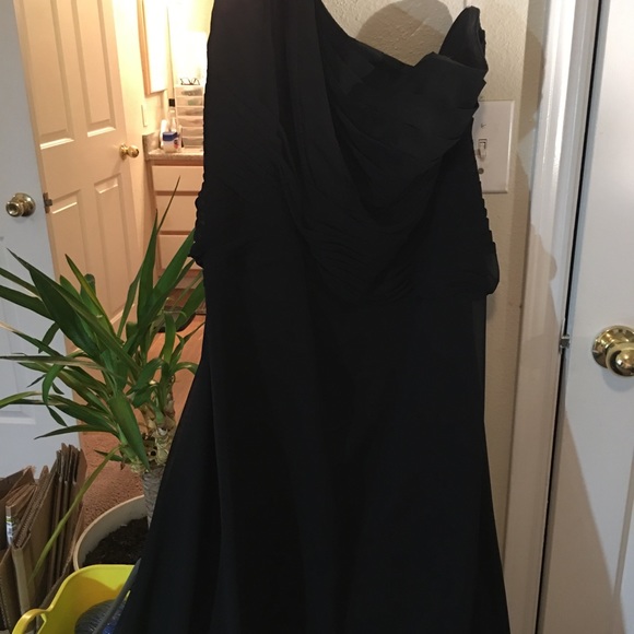 Black one shoulder evening gown - Picture 4 of 6